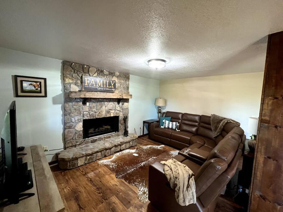 Red Rooster Family Cabin W/Hot Tub+Fire Pit+View Franklin Exterior photo