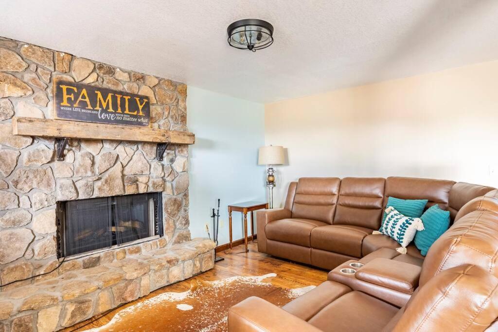 Red Rooster Family Cabin W/Hot Tub+Fire Pit+View Franklin Exterior photo
