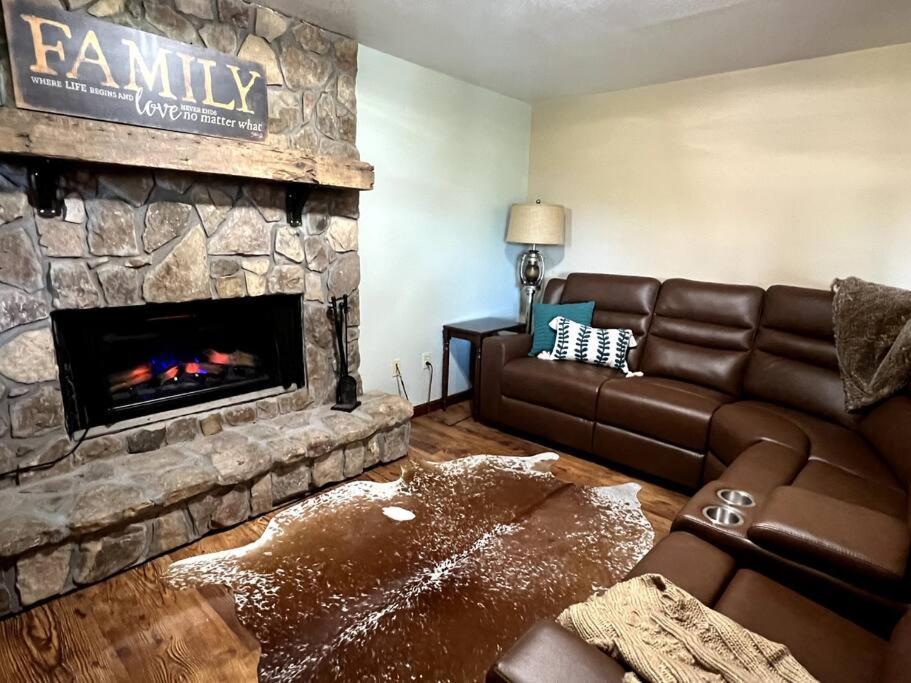 Red Rooster Family Cabin W/Hot Tub+Fire Pit+View Franklin Exterior photo
